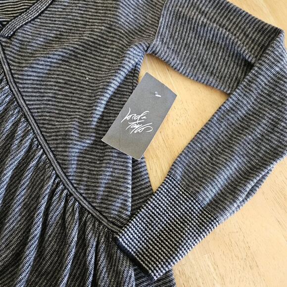 BCBGeneration Sweater Mini Dress Textured Wool Blend -Black Gray- sz S -NWT - Picture 4 of 7